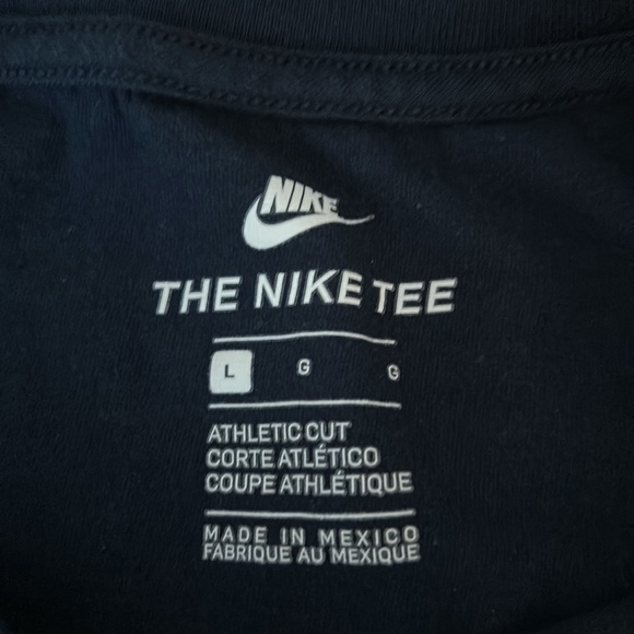 Men’s Nike Long Sleeve Graphic T-Shirt, Large, Navy - Picture 3 of 4